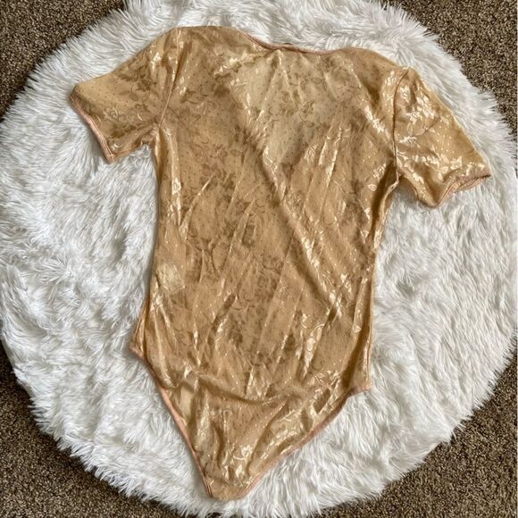 Forever 21 Sheer Lace Floral Bodysuit Beige Women’s Size Small - Picture 2 of 9